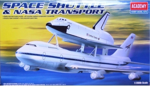 Plastični model SPACE SHUTTLE s nosačem BOEING 747 NASA 1:288