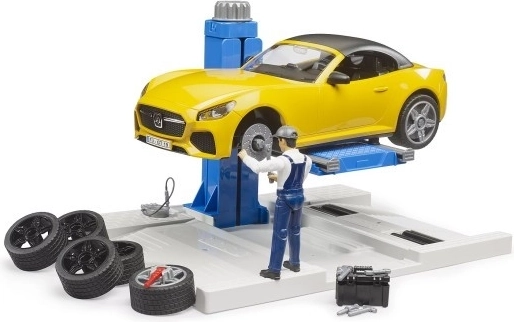 Bruder autoservis s roadsterom i mehaničarom