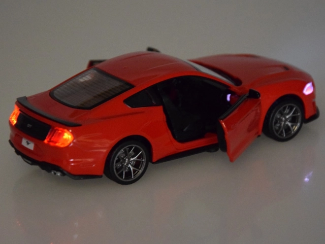 Automobilski model Ford Mustang GT od metala, 2018.
