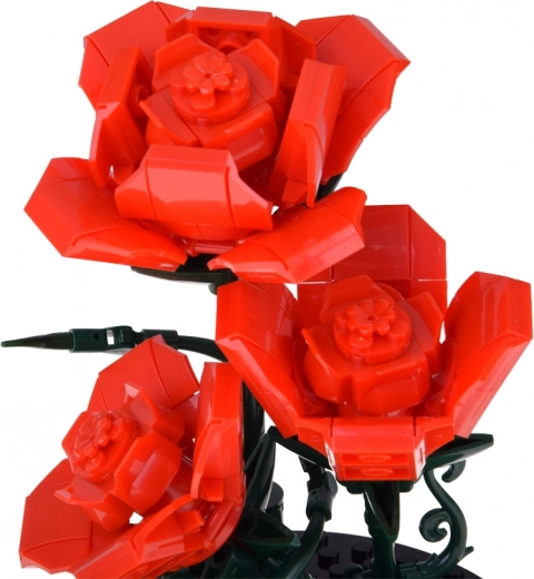 Detaljan cvijet s realističnim oblicima