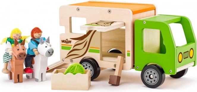 Drveni transporter za konje s rampom i figuricama