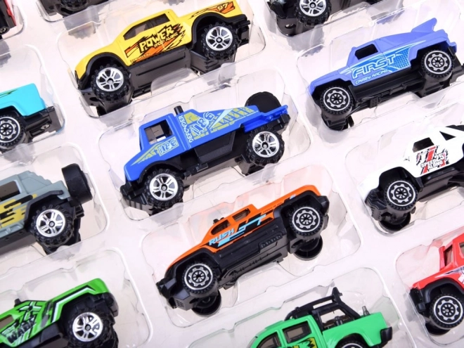 Veliki set od 20 metalnih terenskih automobila ZA3233