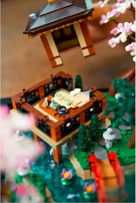 LEGO Icons Mirni vrt