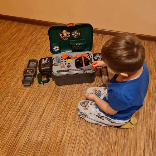 Dječja radionica s alatima i kovčegom
