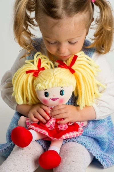 Česki pjevački krpena lutkica Lucinka - 30 cm