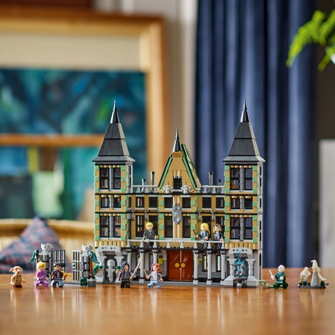 LEGO komplet Malfoyevo dvorište