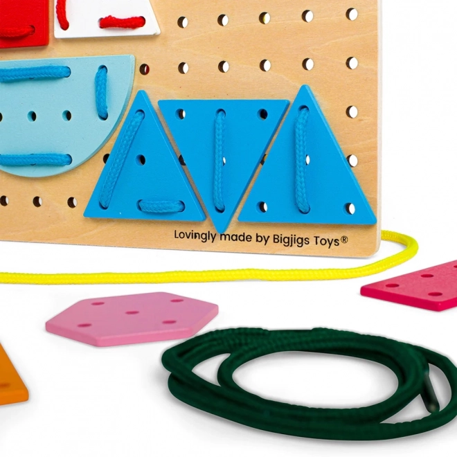 Bigjigs Toys Drvena igra za nizanje Geometrijski oblici