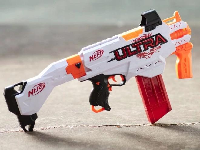 Veliki automatski pištolj Nerf Ultra Focus sa streljivom