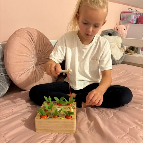 Drvena igra Montessori 2u1 - Vrt s mrkvama za djecu