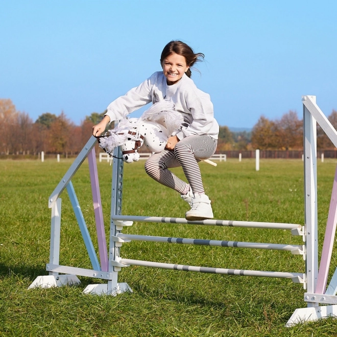 Konjić na štapu Hobby Horse iz kolekcije HOPPIHORSE Sport Edition u boji bijelog leoparda