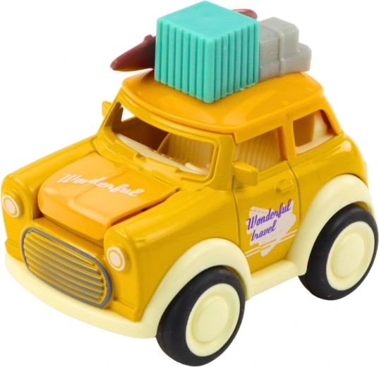 Retro putni izgled s kuferskim prtljagom na krovu