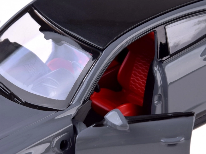 Metalni model Audi RS e-tron GT Coupe s efektima zvuka i svjetla