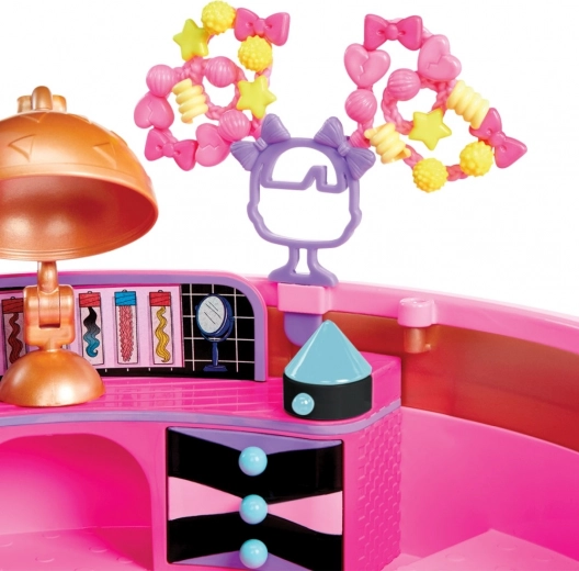 Stilizacijski dodaci i realistični elementi