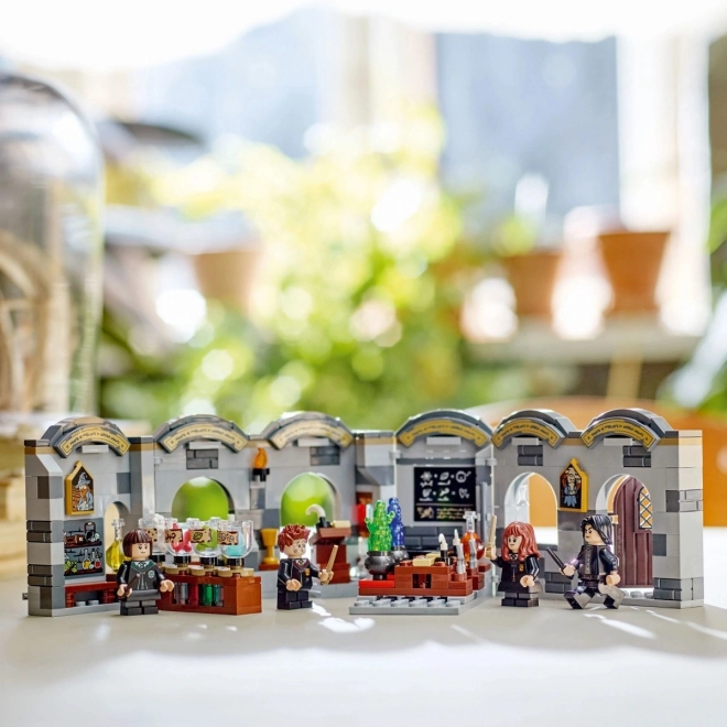 LEGO Harry Potter 76431 Dvorac Hogwarts: Sat Lektira