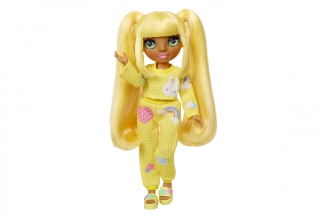 Rainbow High Junior Fashion lutka u pidžami - Sunny Madison
