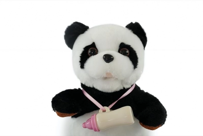 Interaktivna panda s bočicom