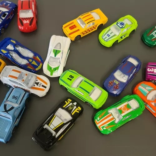 Šarena seta autića - 16 komada