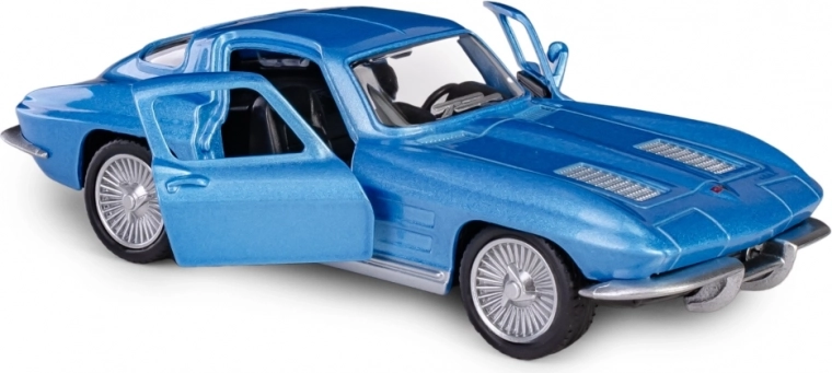 Otvarajuća vrata i detaljna unutrašnjost