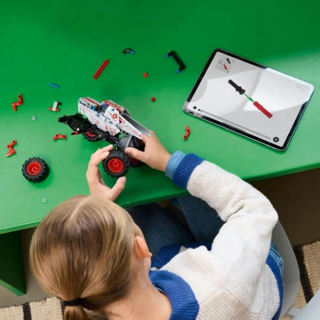 Lego Technic Monster Jam Thunderroarus s pull-back pogonom