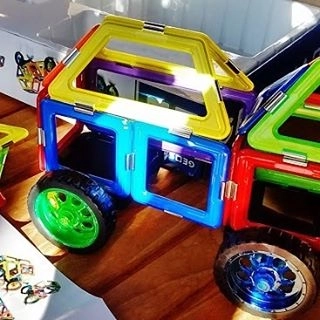 Magnetski set za izgradnju GeoSmart Svemirski kamion 42 dijela