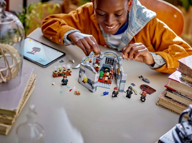 LEGO Harry Potter 76431 Dvorac Hogwarts: Sat Lektira