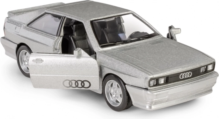 Otvarajuća vrata i detaljan interijer