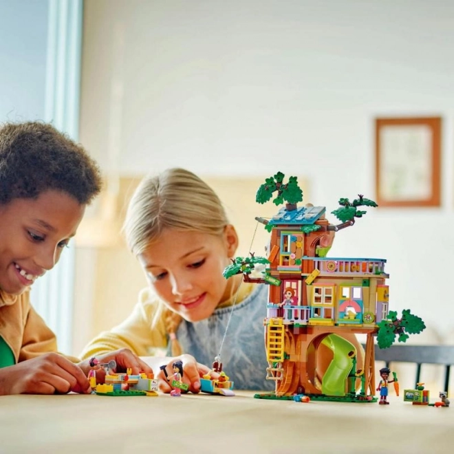 Kućica LEGO Friends na Drvetu Prijateljstva