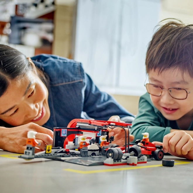 LEGO City 60443 F1 Boks Stanica s Mehaničarima i Ferrari Autom
