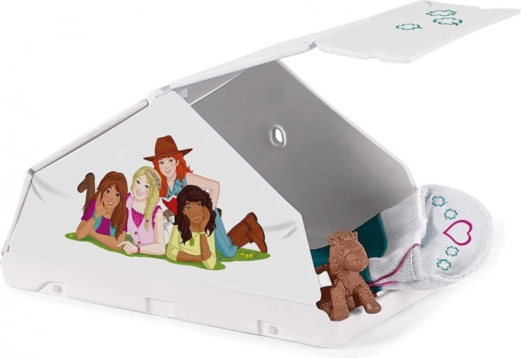 Slatki plišani konjić kao prijatelj