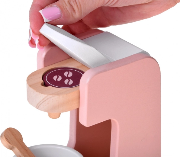 Kapsulni aparat za kavu sa šalicom i žličicom