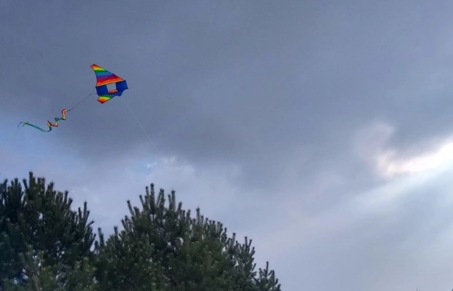 Šareni zmaj s rotirajućom dužicom