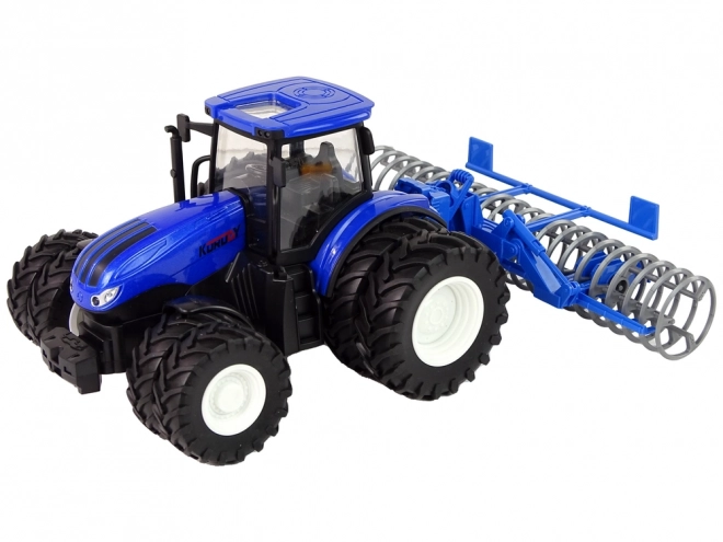 Daljinski upravljani traktor 1:24 Plavi Disk Agregat Metal