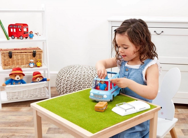 Karavan s Paddingtonom i priborom