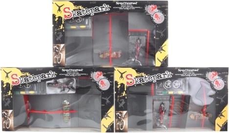 Set rampi skateparka s minijaturnim skejtom i biciklom