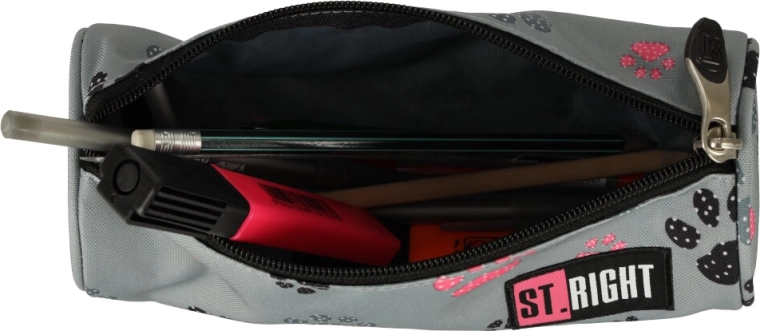 Prostrana unutrašnjost za školski pribor