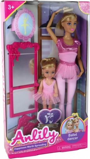 Mama i kćerkica u usklađenim kostimima