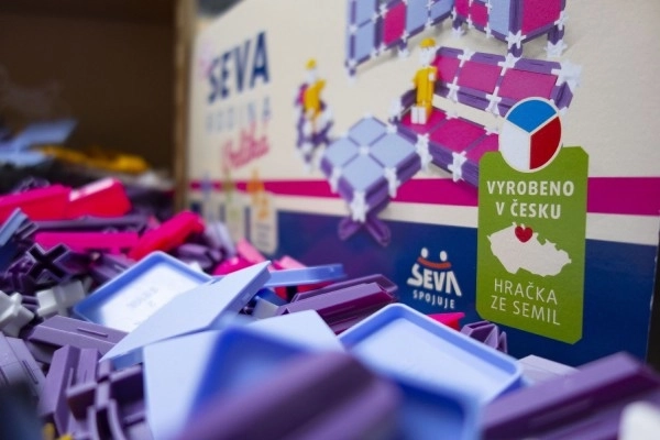 Konstruktor SEVA OBITELJ Veliki plast 915 dijelova u kutiji 27x38x18cm