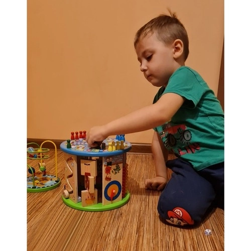 Drvena kocka s igrama za djecu