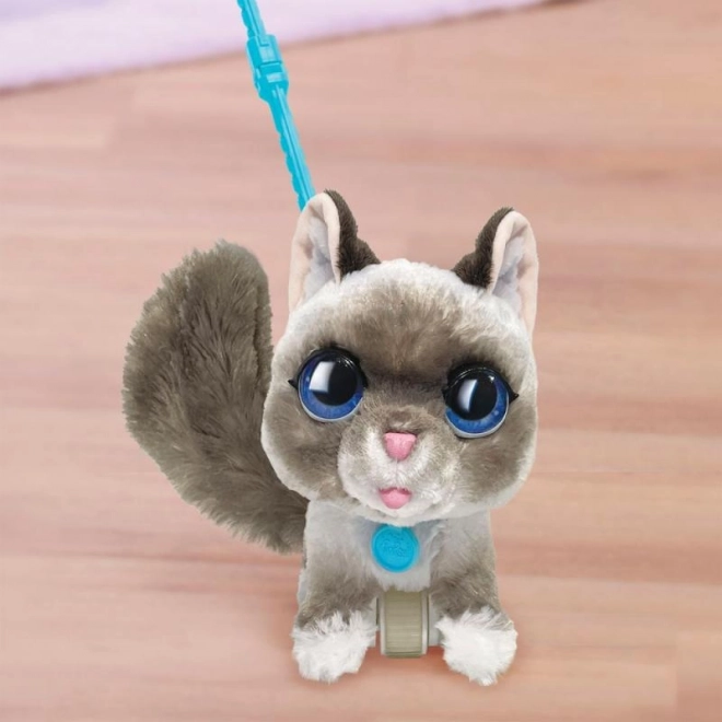 interaktivno mačiće FURREAL Wag-A-Lot ragdoll na povodcu