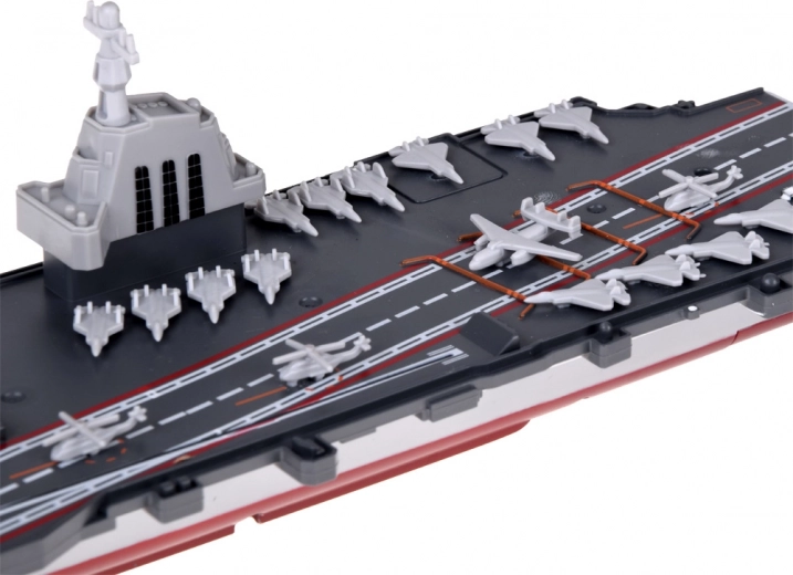 Detaljna paluba s mini avionima