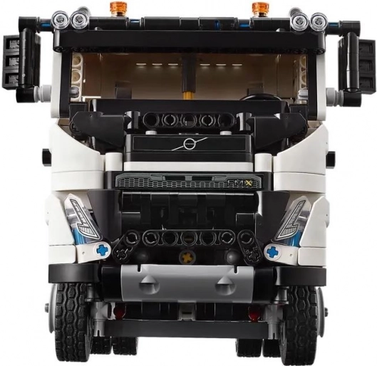 Autentični VOLVO FMX s funkcionalnom kabinom i motorom