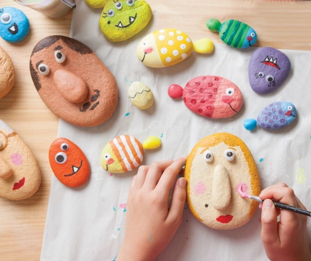 Veseli kamenčići s očima i 3D detaljima