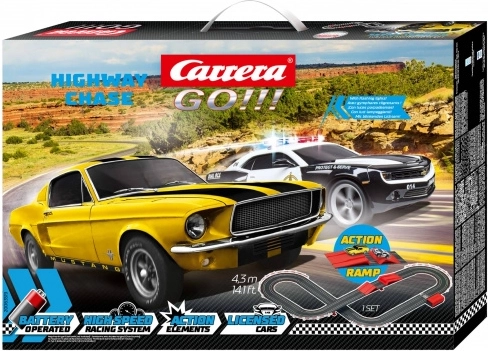 autotrkaća staza Carrera GO Highway Chase 4,3 m sa skakaonicom i autima Chevrolet Camaro i Ford Mustang