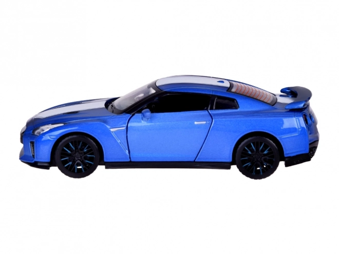 Auto Nissan GT-R s otvarajućim vratima
