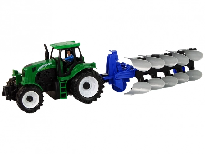 Zeleni poljoprivredni traktor s plugom