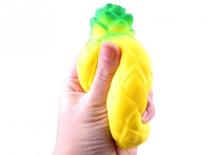 Pjenasti žuti ananas