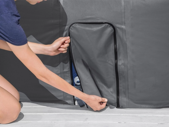 Otvor s patentnim zatvaračem za lako spajanje pumpe