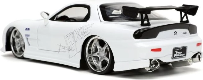 Metalna karoserija i precizni detalji