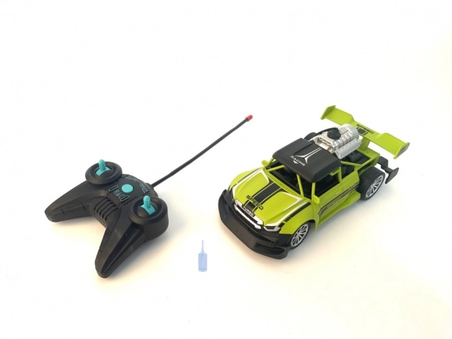 RC auto 1:20 s efektom dima crvene