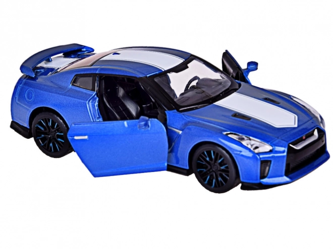 Auto Nissan GT-R s otvarajućim vratima